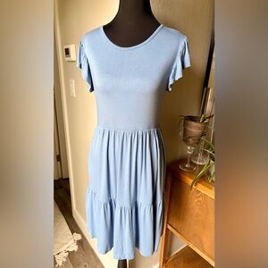 Women’s Brit & Bri short baby blue tiered dress - size small
